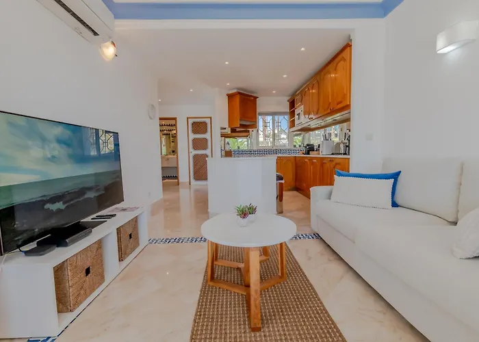 Ocean Vista Retreat With & Pool Access By Drago *