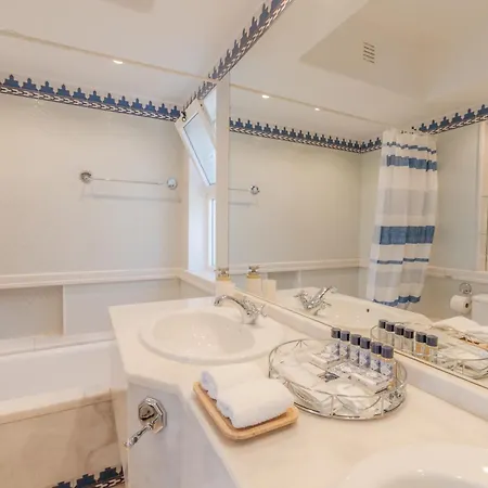 Apartamento Ocean Vista Retreat With & Pool Access By Drago *